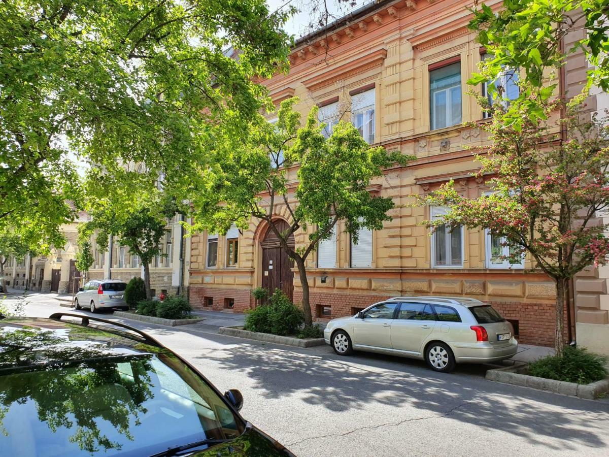 Szandi Belvarosi Apartman セゲド エクステリア 写真